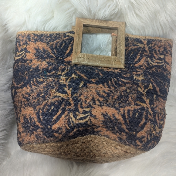 Tropical Purse with Shells - Picture 3 of 5